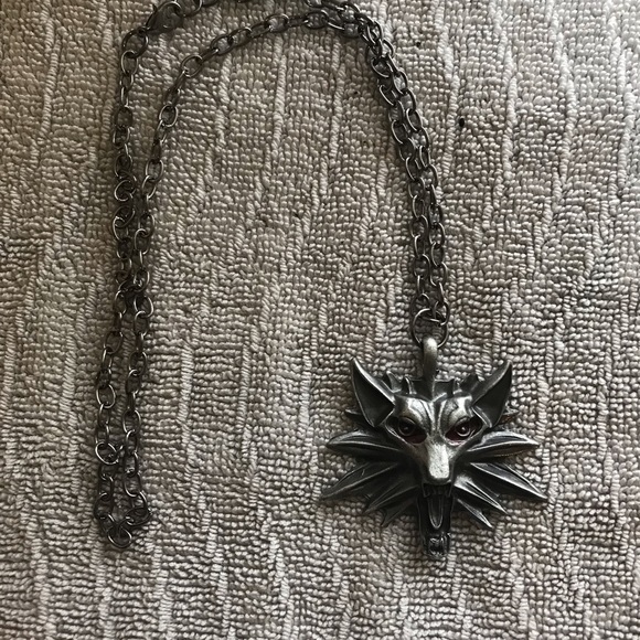 The Witcher 3 Wolf Necklace - Picture 2 of 3
